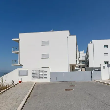 Oceanview Dreamer's Delight Apartment Nazaré